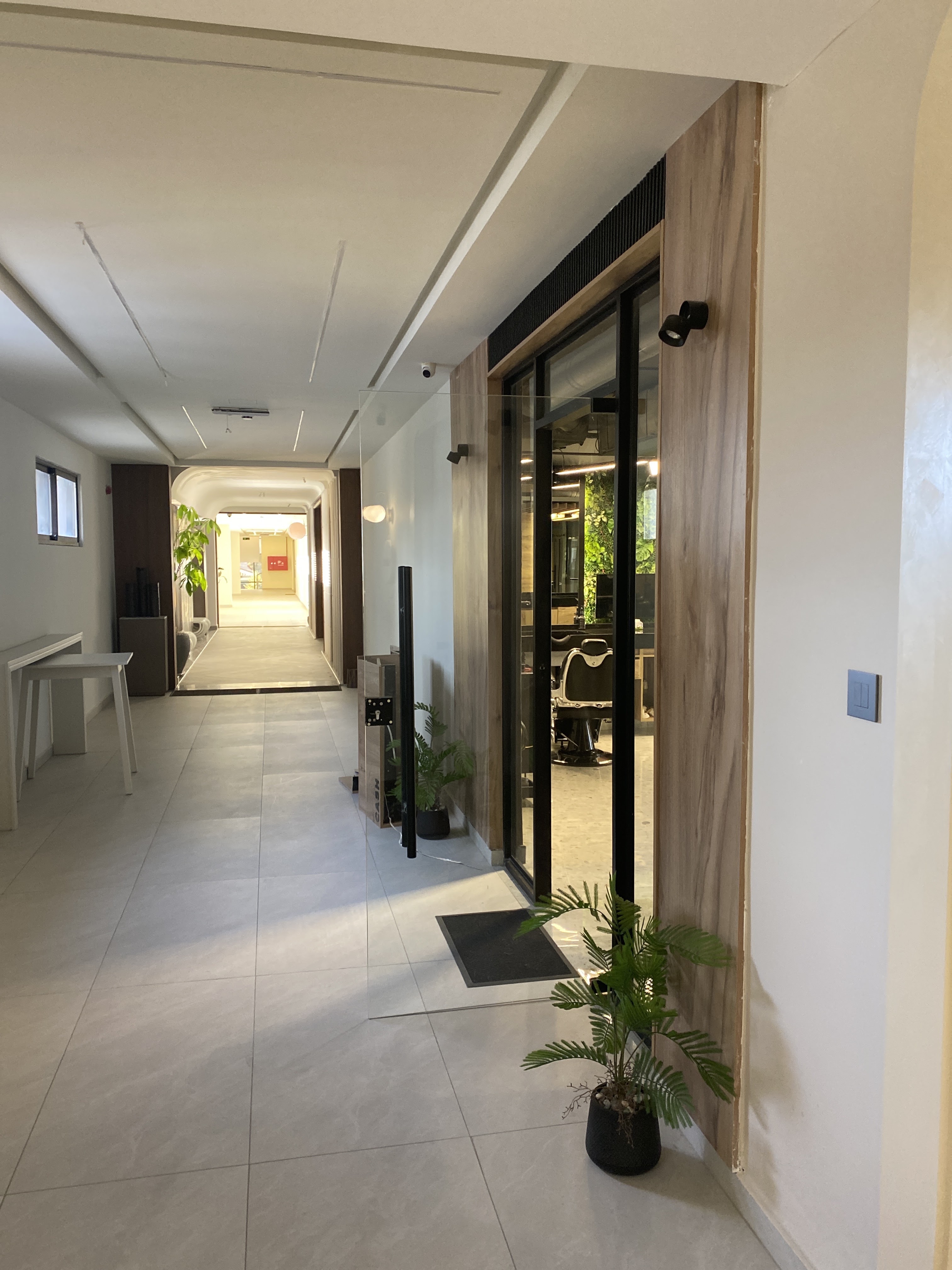 Corridor leading to the Hamoudeh Gent's Salon entrance